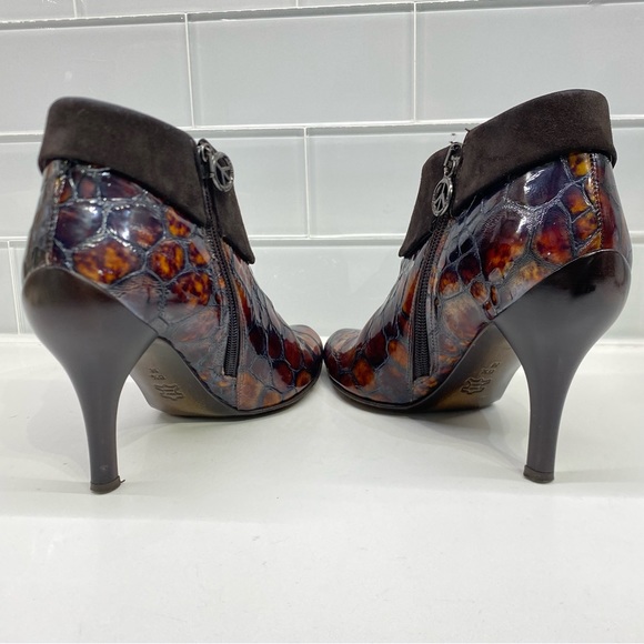 Donald J Pliner Rula Ankle Zip Bootie Brown Patent Leather/Suede Sz 6 1/2 - Picture 6 of 15